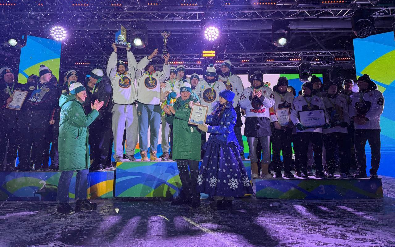 Хоккейная команда из саратовского села завоевала золото на Всероссийском турнире